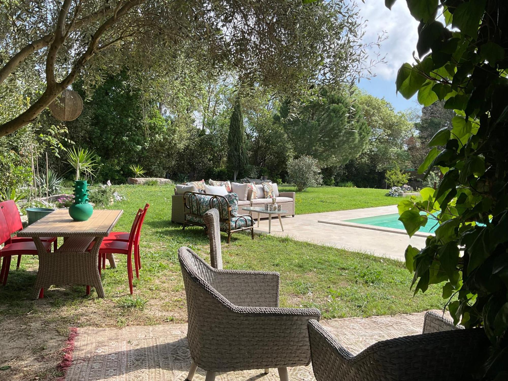 Le Jardin De Lacoste Bed & Breakfast 2*